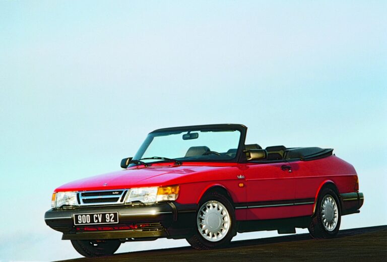 La SAAB 900